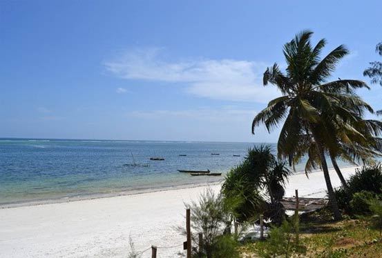 10 Tips for Travellers & Best Beach Hotel in Mombasa Kenya